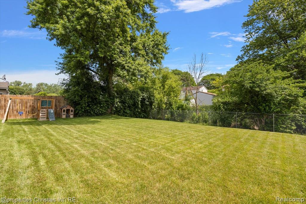 555 Worthington Road, Canton, MI 48188 — Photo 33