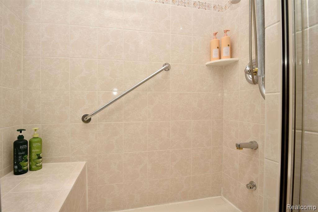 4297 SPRINGBROOK Drive, Sterling Heights, MI 48314 — Photo 31