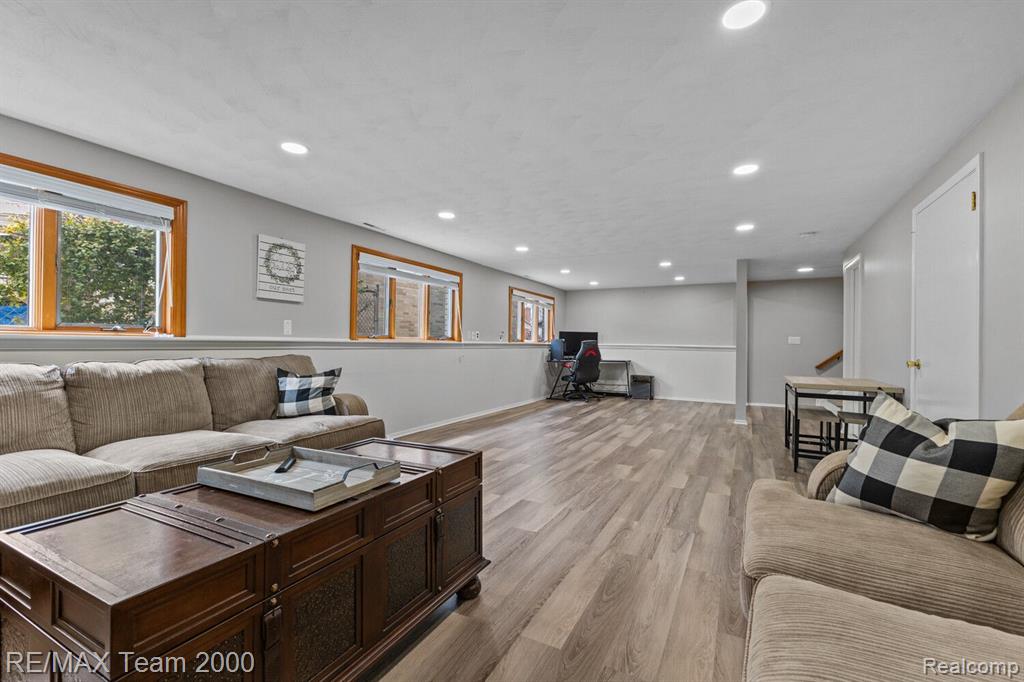 708 DOVER Street, Dearborn Heights, MI 48127 — Photo 16