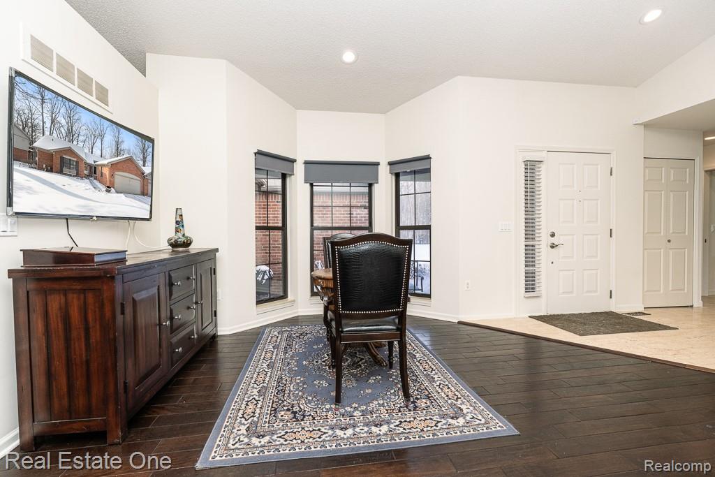 7086 Danbrooke Court, West Bloomfield, MI — Photo 10