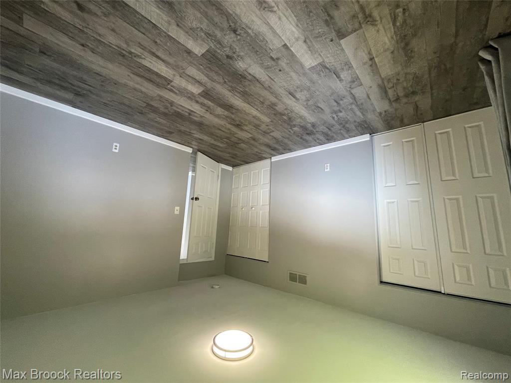 41152 Hollydale Road, Novi, MI — Photo 18