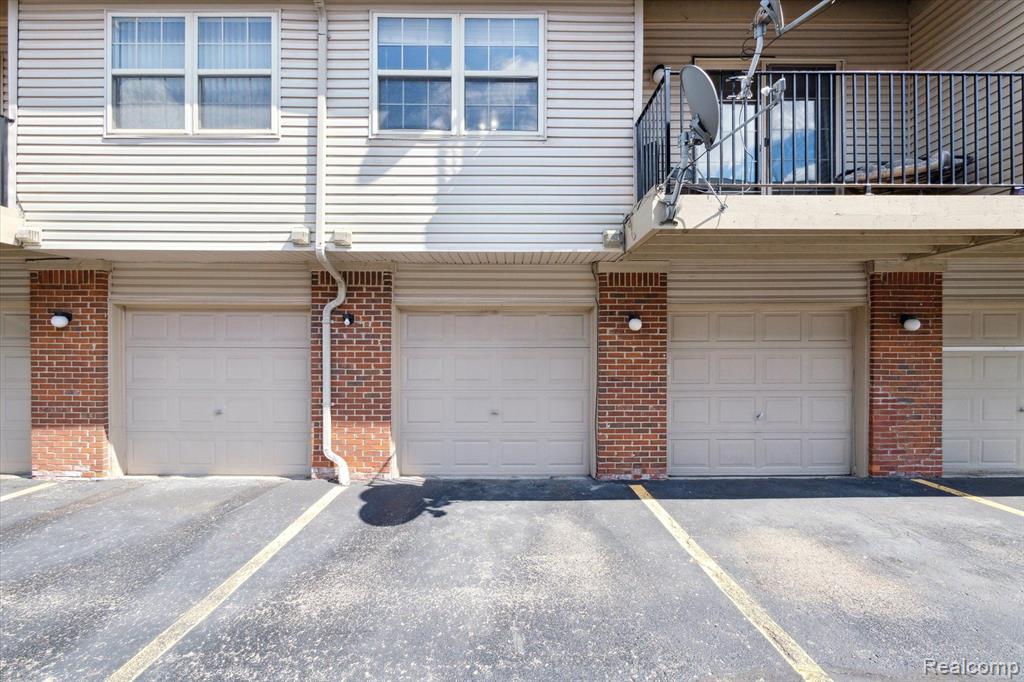 29265 GLEN OAKS Boulevard E, Farmington Hills, MI 48334 — Photo 25