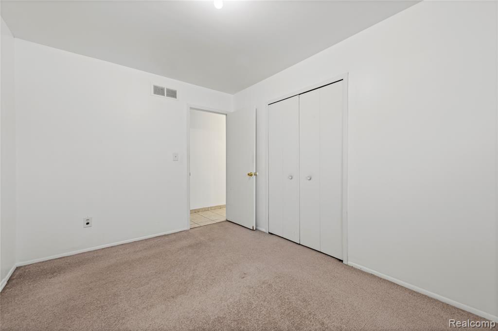 4681 Dickson Drive, Sterling Heights, MI 48310 — Photo 15