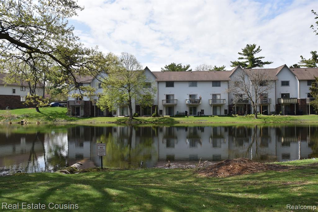 7230 BLUEWATER Drive, 130, Clarkston, MI 48348 — Photo 35