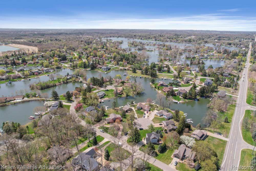 5105 Beachwood Court, Commerce Twp, MI 48382 — Photo 4