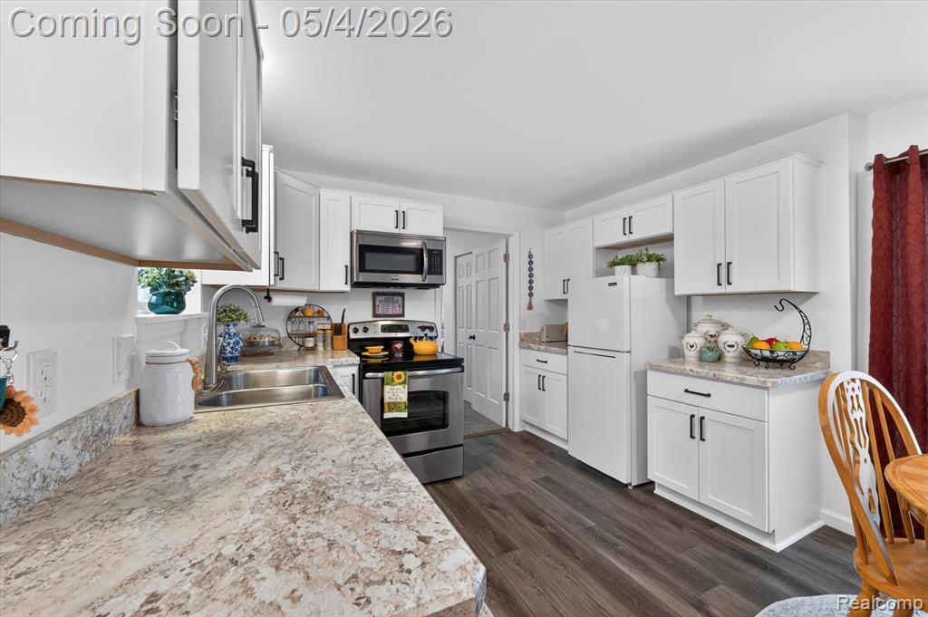 107 S Lester Street, Capac, MI 48014 — Photo 11