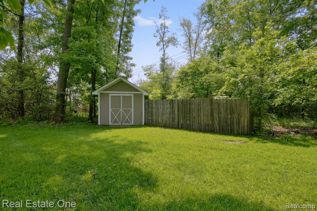 8921 Lake Road, Grosse Ile, MI 48138 — Photo 35