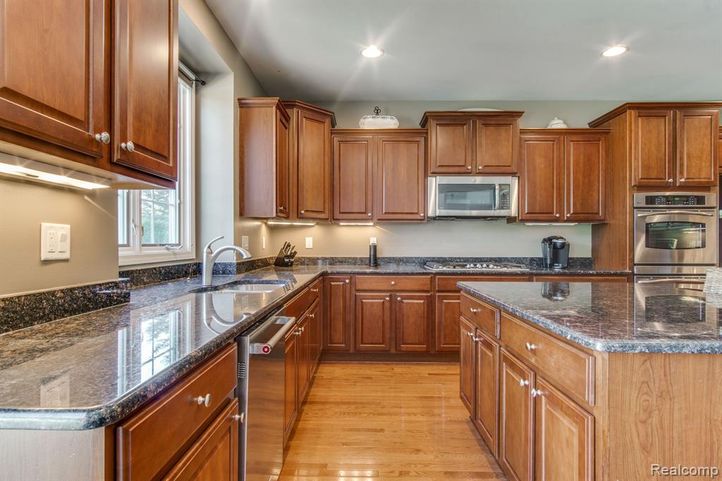 16026 JOHNSON CREEK Drive, Northville, MI 48168 — Photo 14