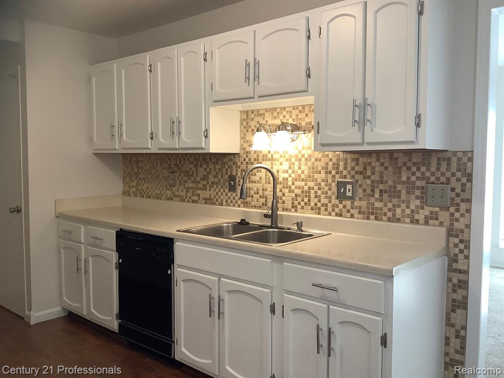 37691 COLONIAL Drive, Westland, MI — Photo 10