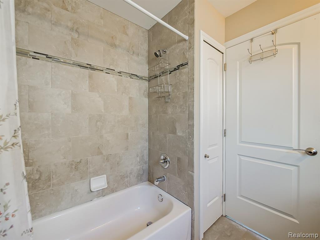 6960 Norway Drive, Troy, MI 48085 — Photo 24