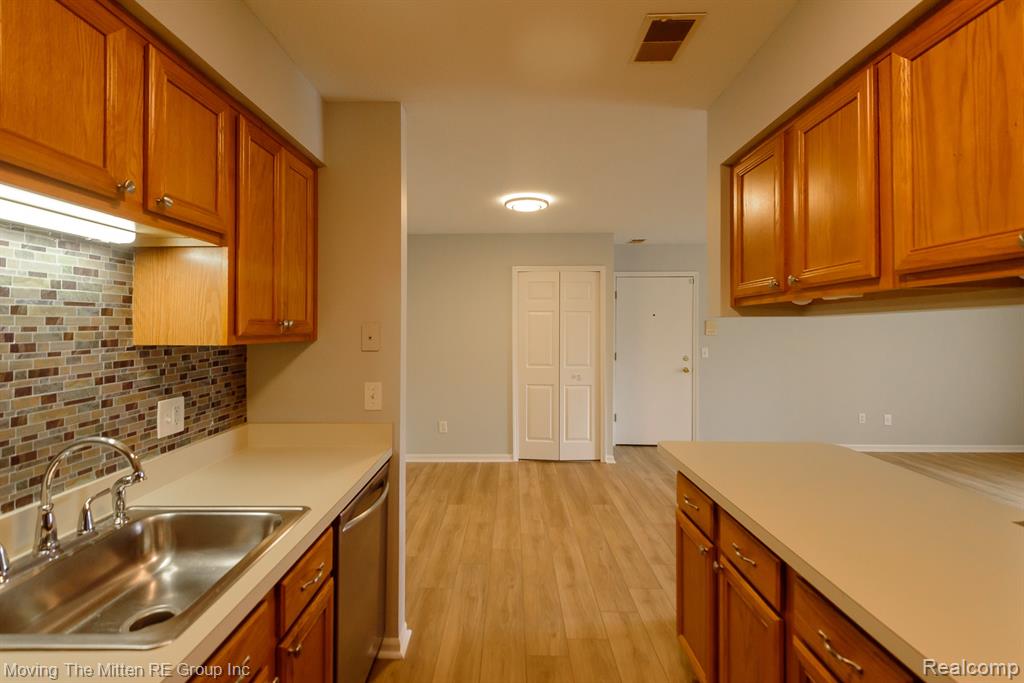 45838 Prairiegrass Court, Van Buren, MI 48111 — Photo 12