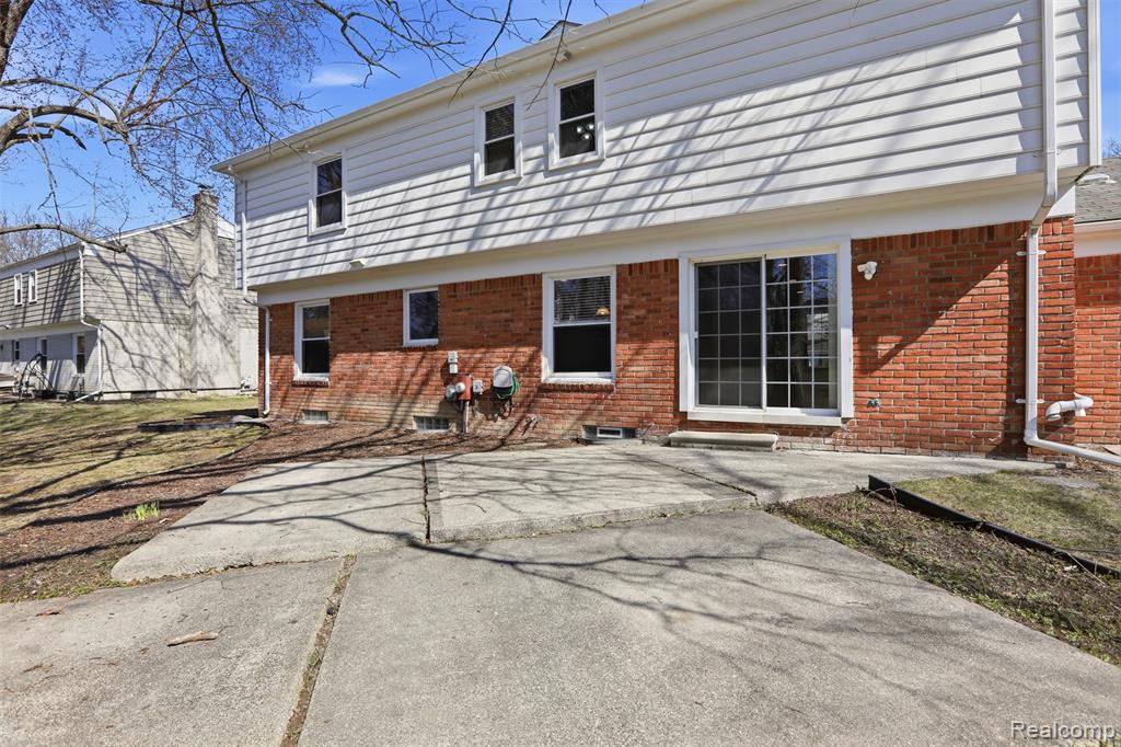5972 Barnstable Court, West Bloomfield, MI — Photo 45