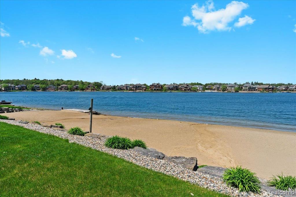 10587 LIGHTHOUSE, South Lyon, MI 48178 — Photo 37