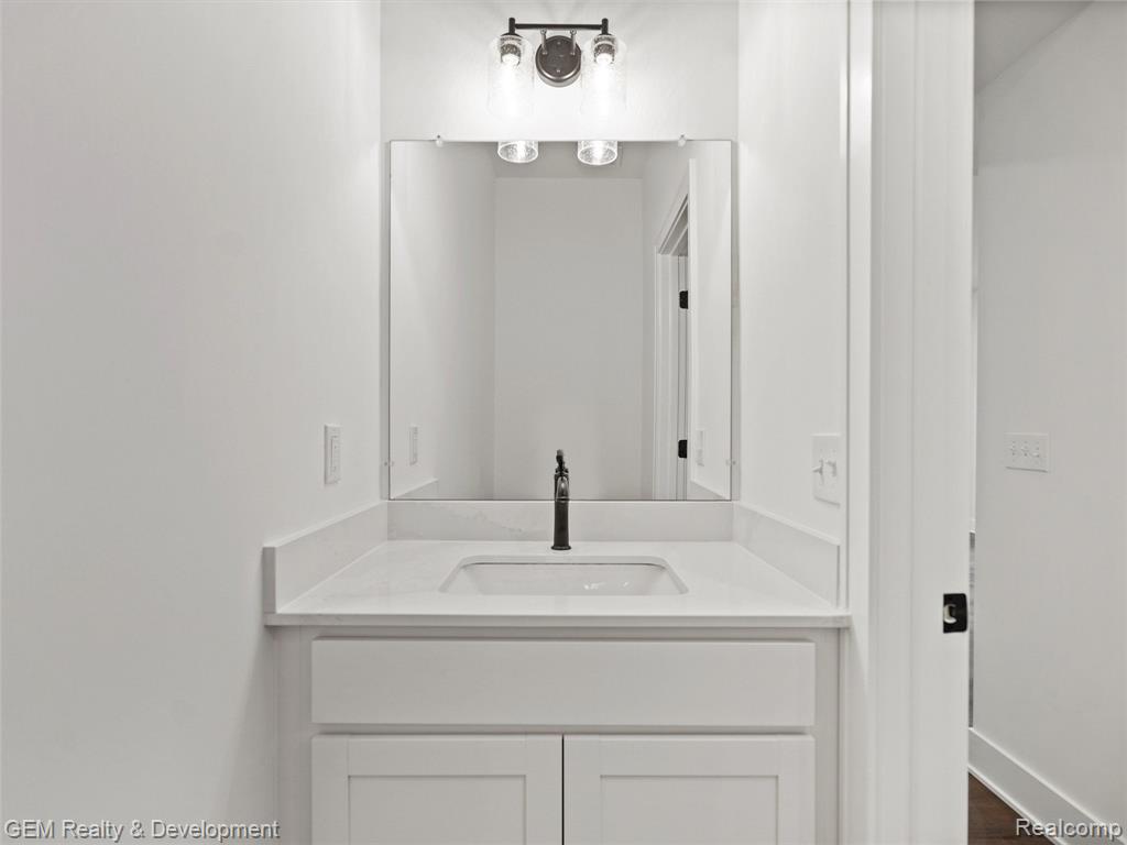 508 Village Lane, Milford, MI 48381 — Photo 12