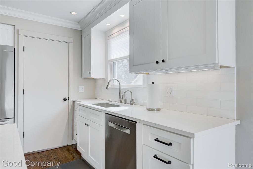 602 N Vermont Avenue, Royal Oak, MI 48067 — Photo 16
