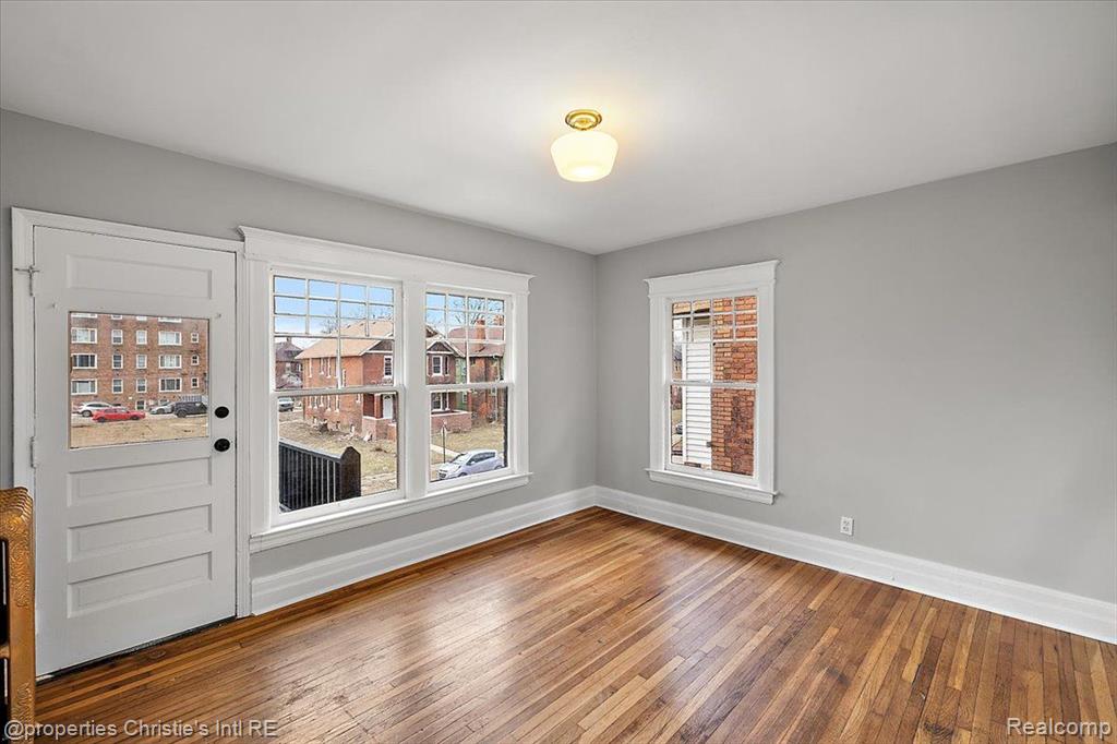 649 GLADSTONE Street, Detroit, MI 48202 — Photo 28