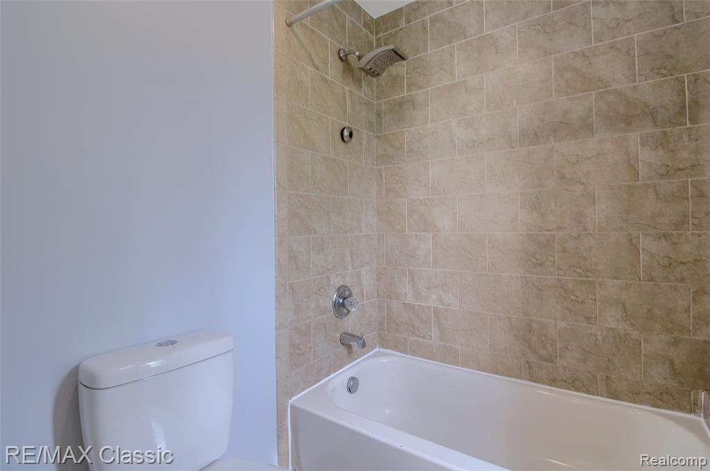 761 Nissen Court, Wixom, MI 48393 — Photo 38