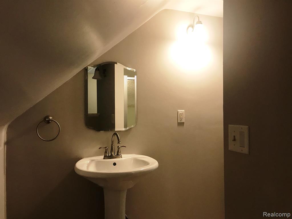 537 ROTH Boulevard, Clawson, MI — Photo 13