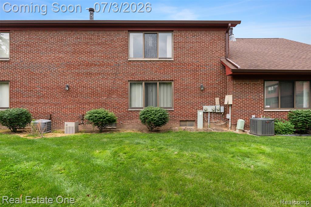 42185 Lochmoor Street, Clinton Twp, MI 48038 — Photo 29