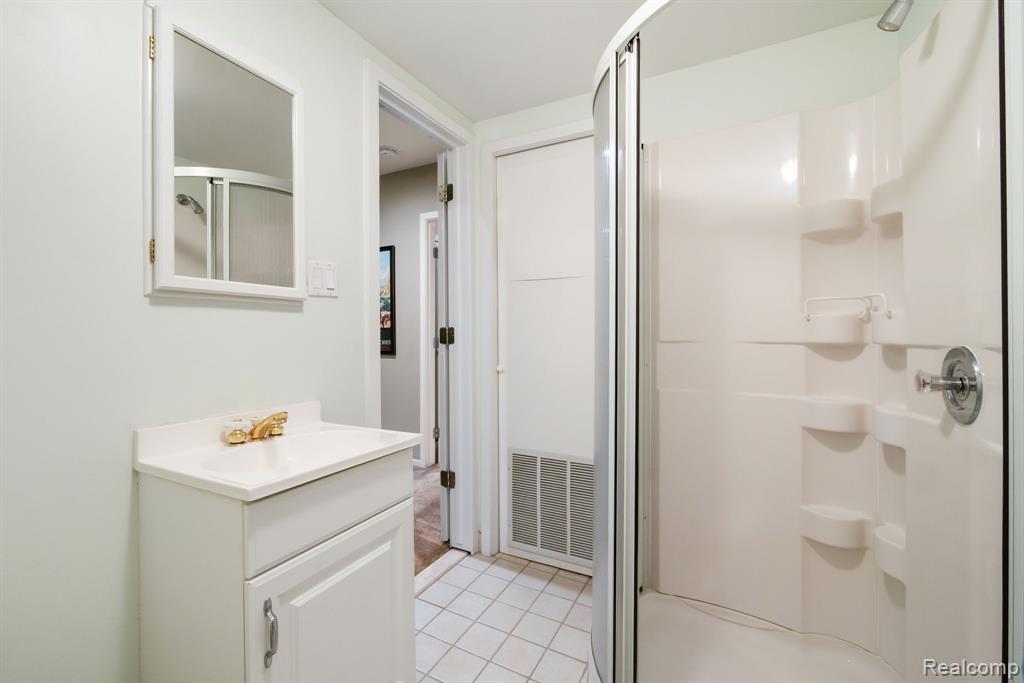 5775 Eastman Boulevard, West Bloomfield, MI 48323 — Photo 36