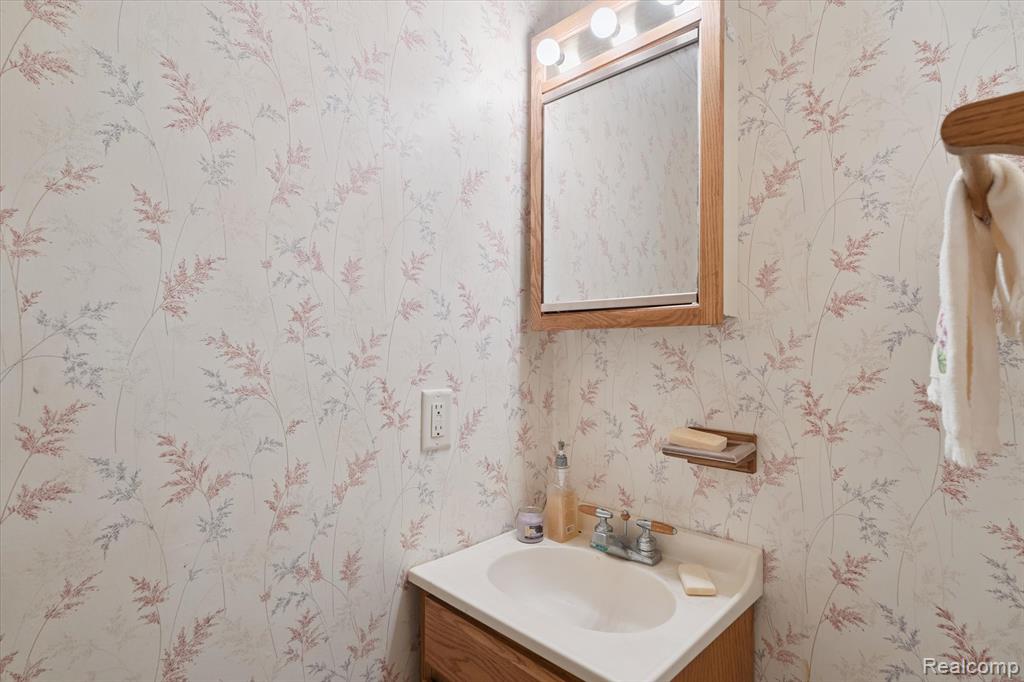 267 W Barnes Lake Road, Columbiaville, MI 48421 — Photo 22