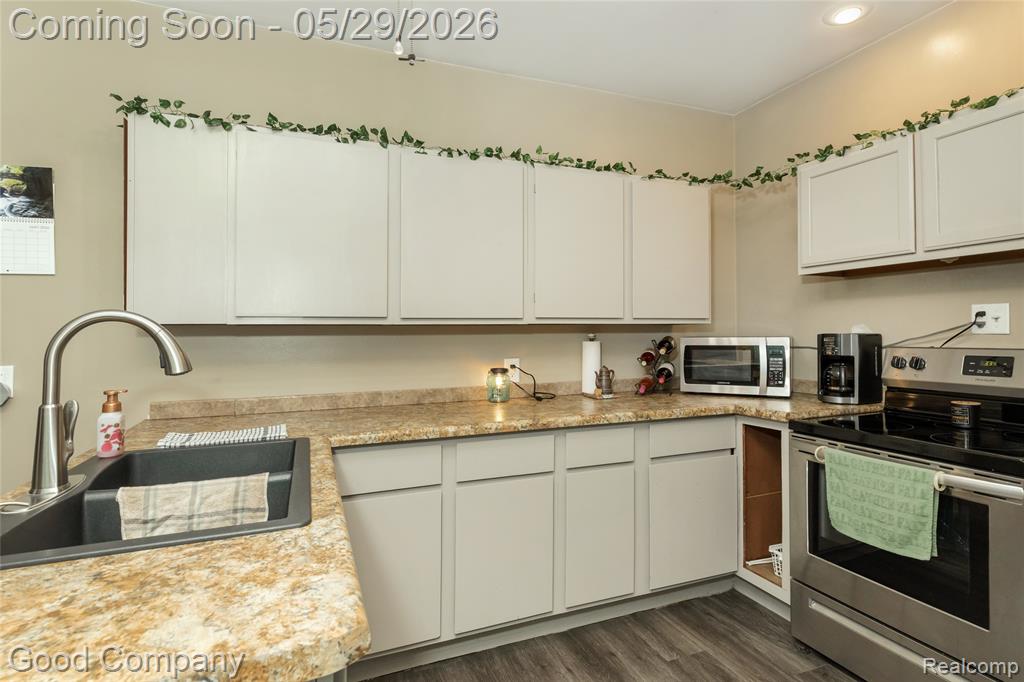 140 W Vesey Street, Petersburg, MI 49270 — Photo 12