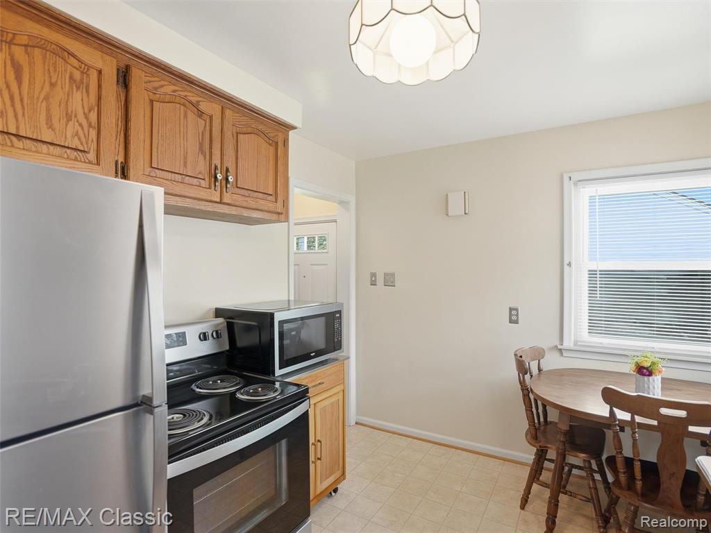 9116 Tecumseh Avenue, Redford, MI 48239 — Photo 12