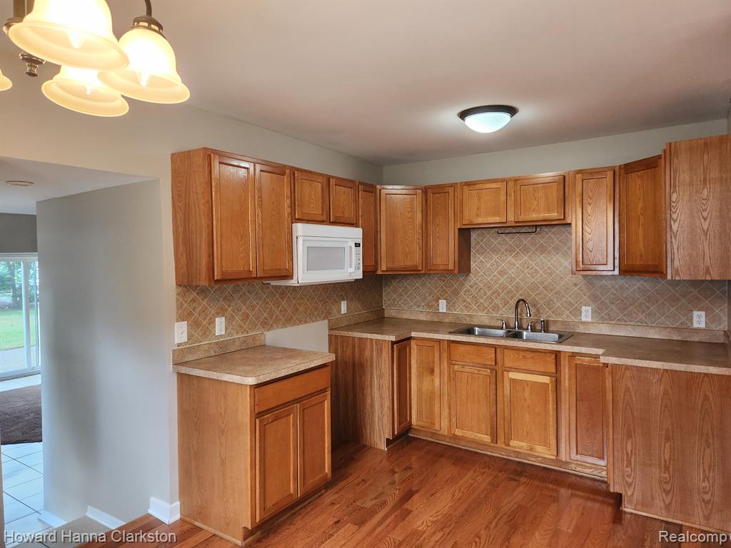 4025 Quillen Avenue, Waterford, MI 48329 — Photo 8