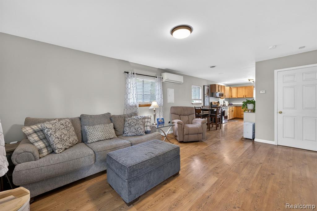 6354 Lapeer Road, Burton, MI 48509 — Photo 12