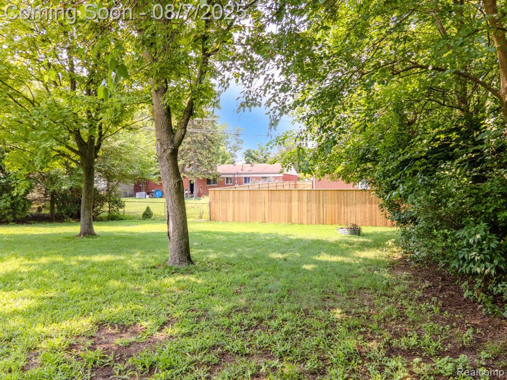43403 Vivian Drive, Sterling Heights, MI 48313 — Photo 36