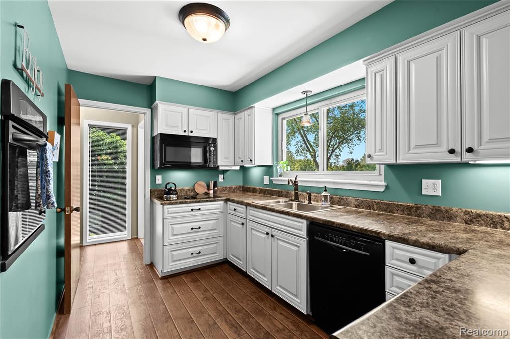 8876 Sandy Crest Drive, White Lake, MI — Photo 12