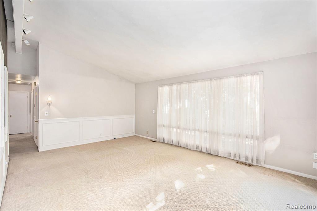 6284 Westview Drive, Grand Blanc, MI 48439 — Photo 13