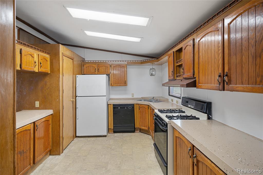 825 Smith Street, Monroe, MI 48161 — Photo 8