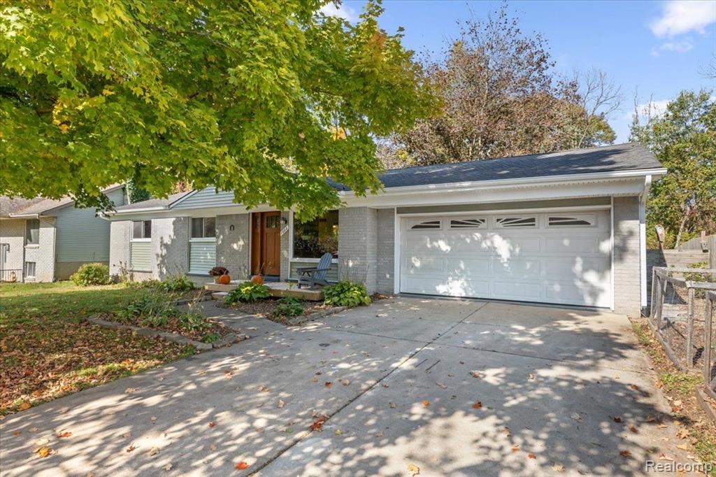 1960 VALLEY Drive, Ypsilanti, MI 48197 — Photo 2