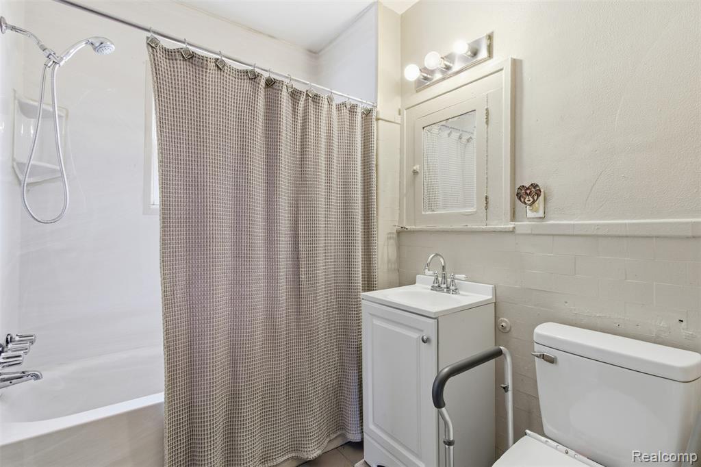 3805 Seneca Street, Detroit, MI 48214 — Photo 11