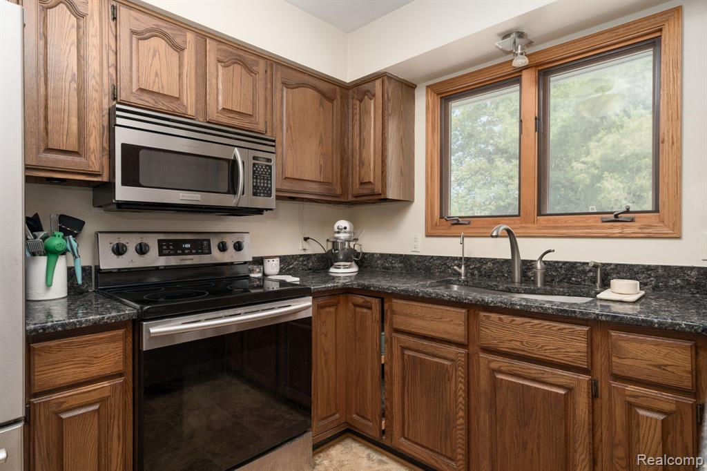 9904 CEDAR ISLAND Road, White Lake, MI — Photo 12