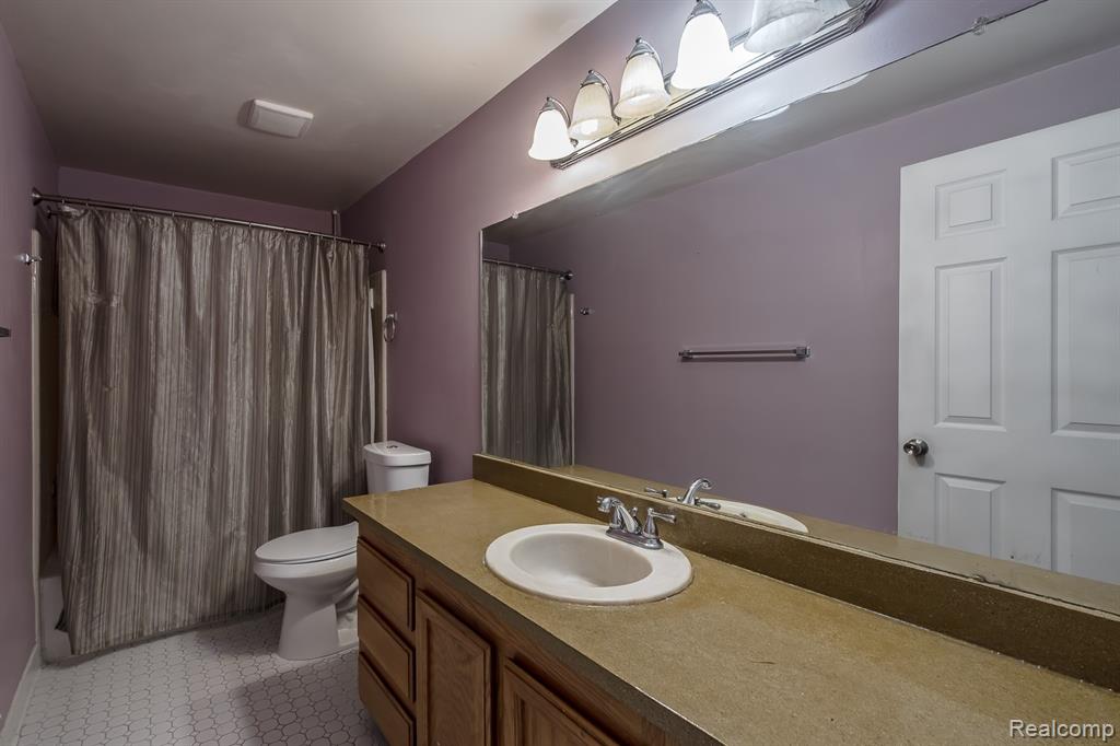4851 Shoreline Boulevard, Waterford, MI 48329 — Photo 25