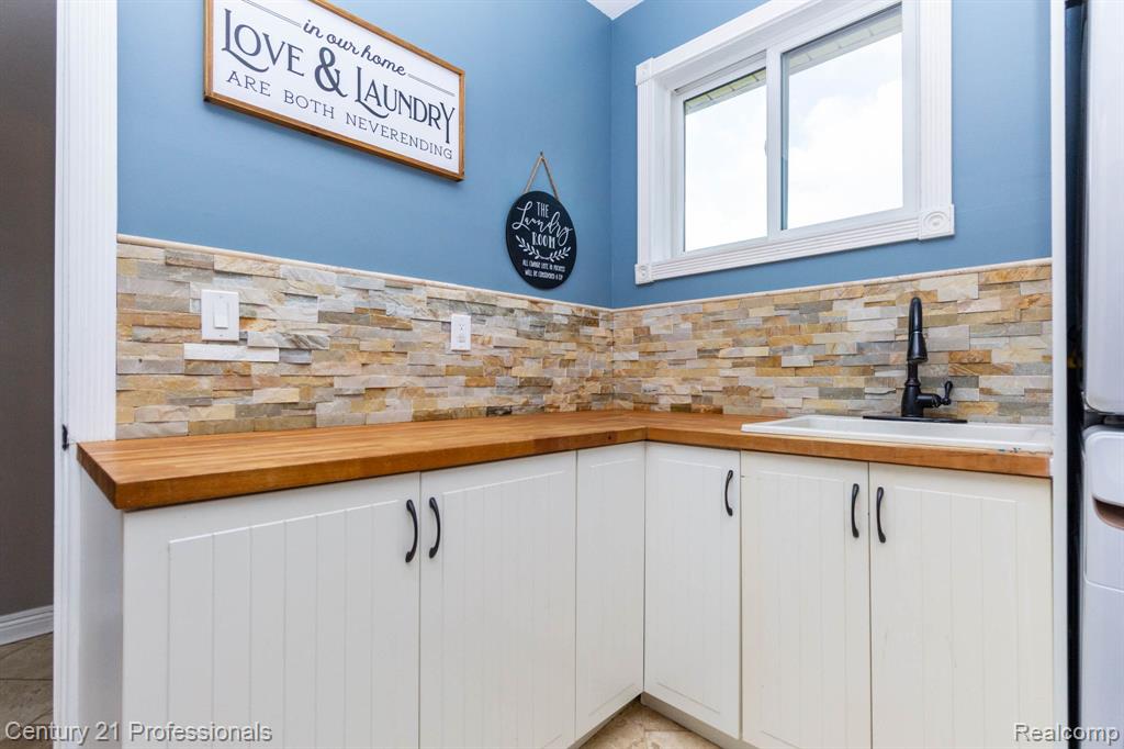 671 Bridgestone Drive, Rochester Hills, MI 48309 — Photo 38
