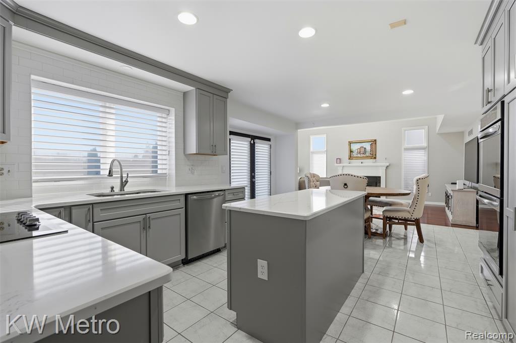 887 Grovecrest, Rochester Hills, MI 48307 — Photo 9
