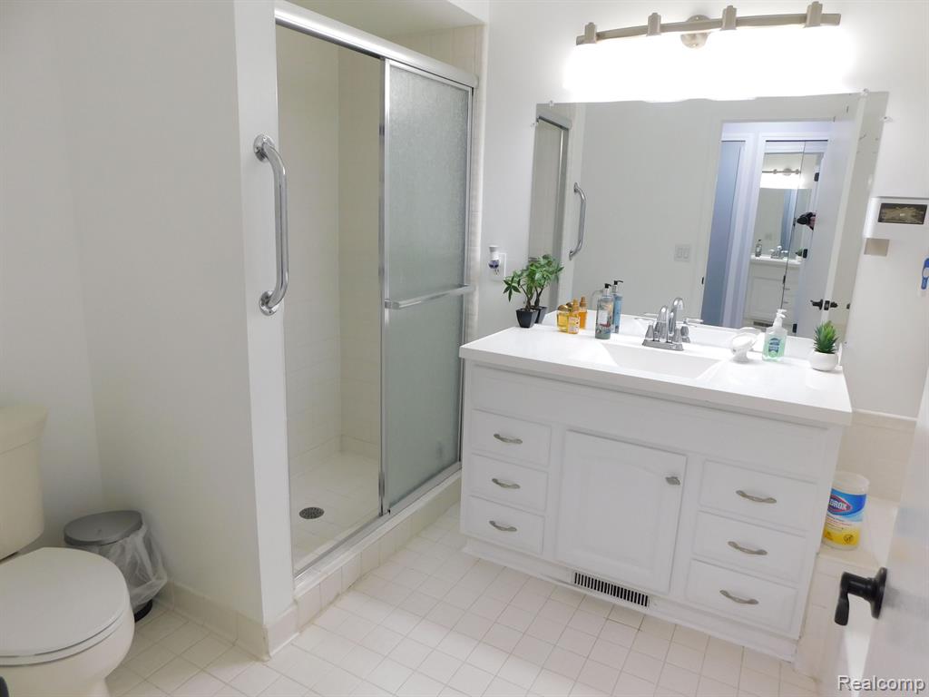 43175 W KIRKWOOD Drive, Clinton Twp, MI 48038 — Photo 36