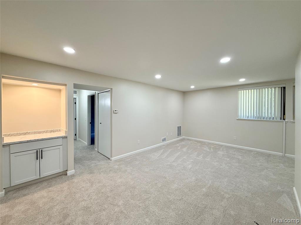 29870 W 12 Mile Road, 703, Farmington, MI 48334 — Photo 13