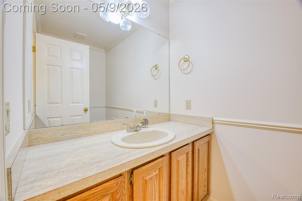 27966 Trailwood Court, Farmington, MI 48331 — Photo 15