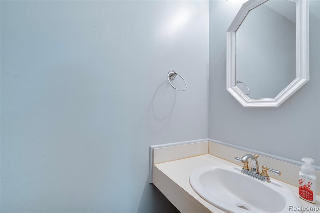 23404 N Rockledge, Novi, MI — Photo 16