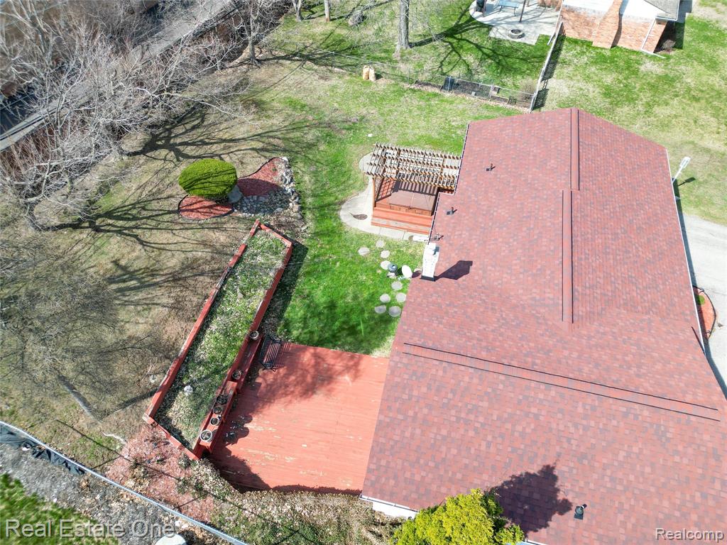 6942 Leslee Crest Drive, West Bloomfield, MI — Photo 38