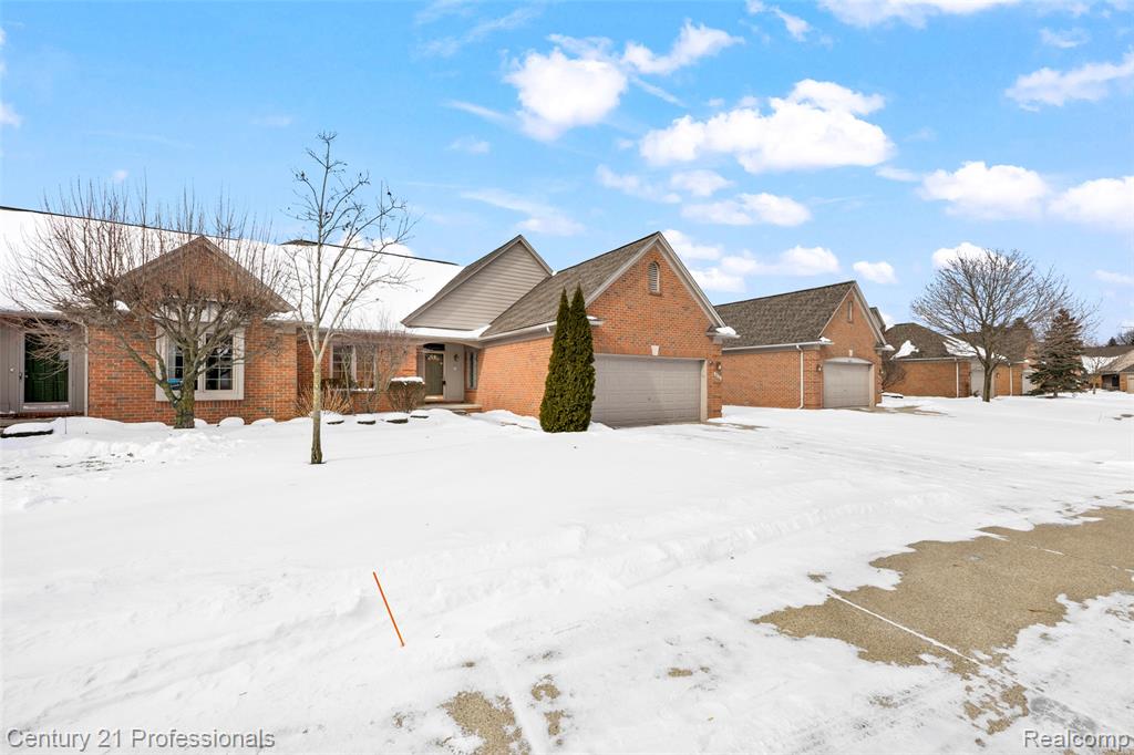 40121 Streamwood Court, Sterling Heights, MI 48310 — Photo 4