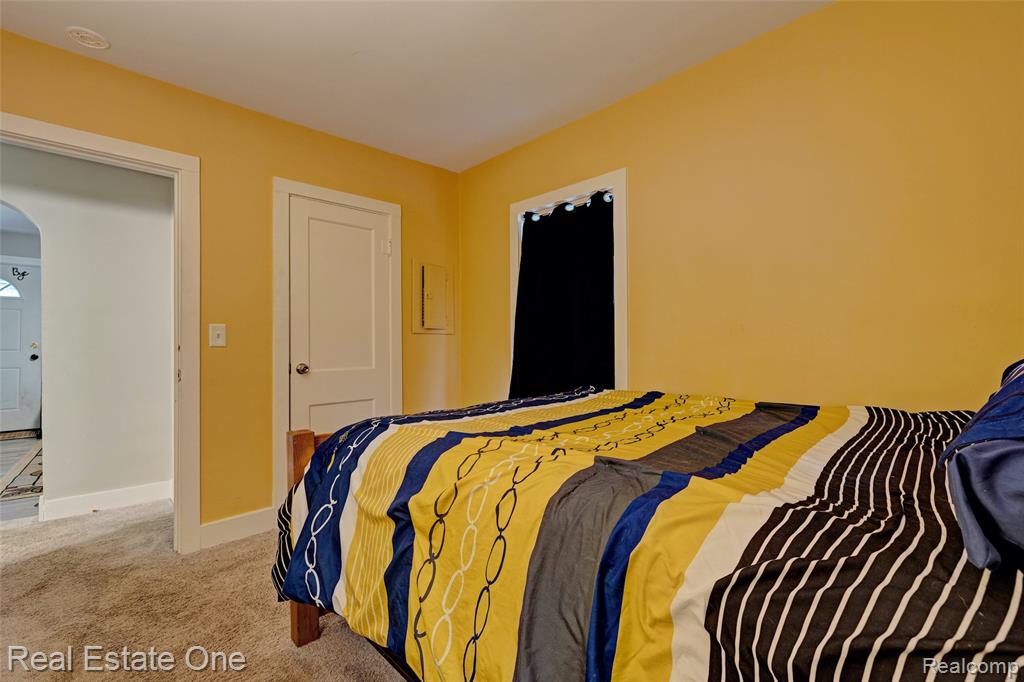 8247 Miller Road, Swartz Creek, MI 48473 — Photo 13
