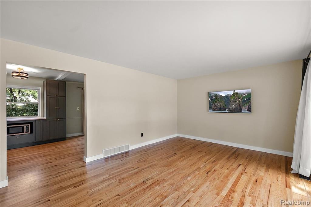 754 W Baker Avenue, Commerce Twp, MI — Photo 2