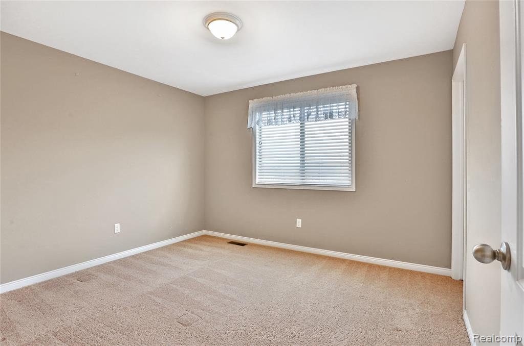 52142 Pawnee Drive, Macomb, MI 48042 — Photo 19