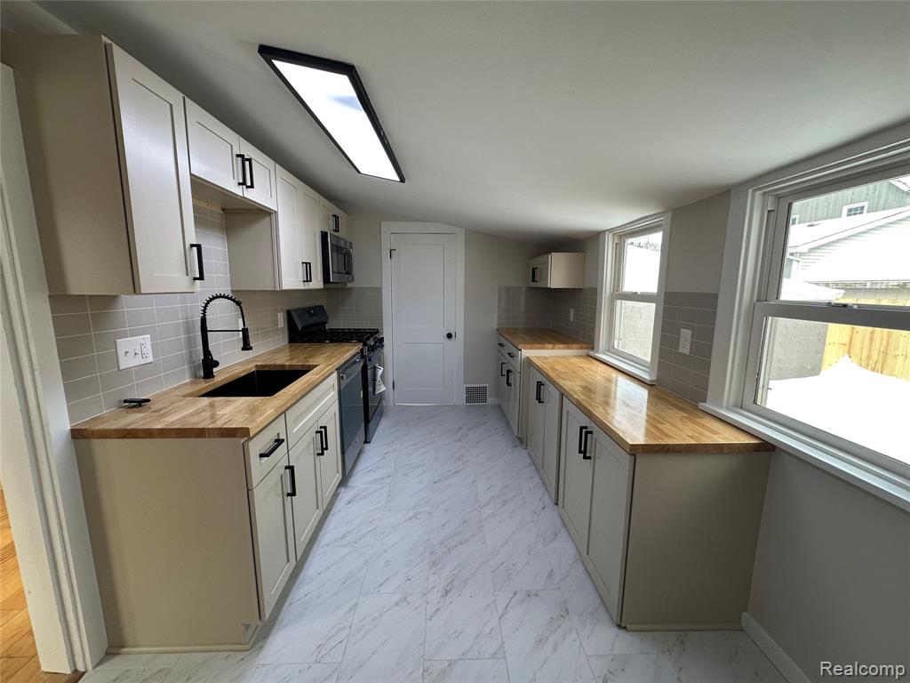3142 Wright Street, Port Huron, MI 48060 — Photo 10