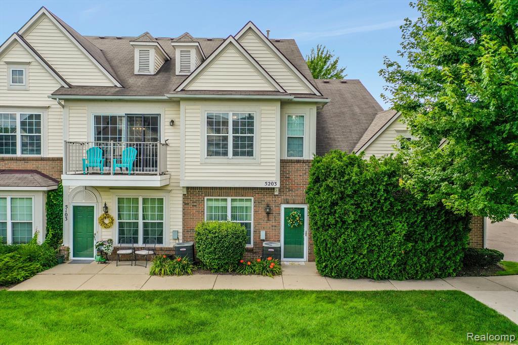 5203 WIDGEON Lane, Walled Lake, MI 48390 — Photo 2